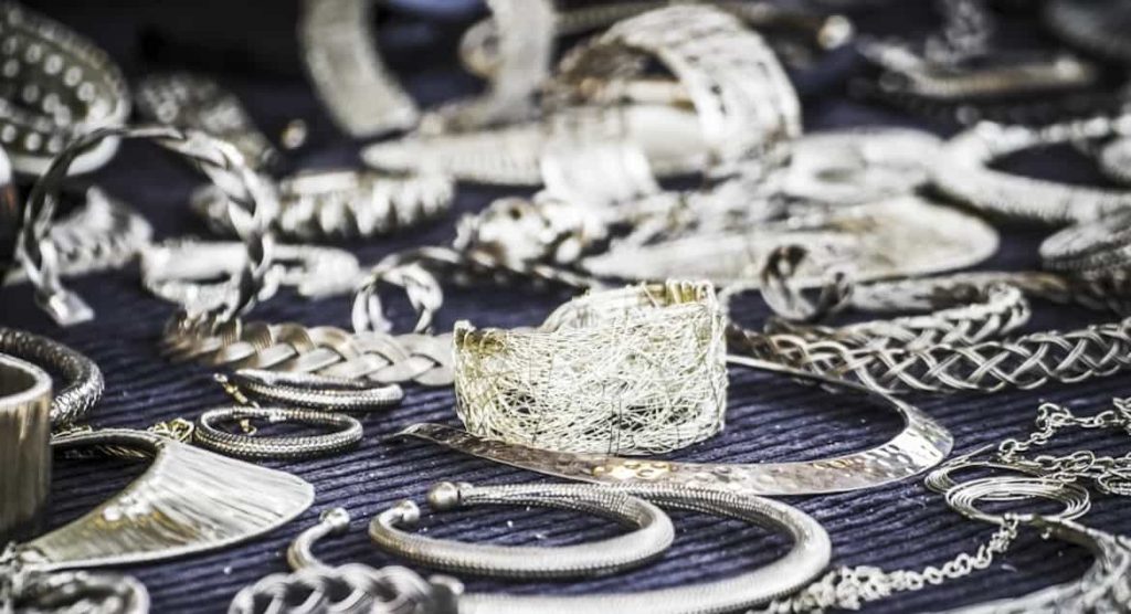 Why Custom Jewelry Manufacturing Is the Future of the Jewelry Industry